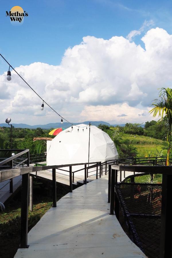 นรดีฮิวล์ รีสอร์ต เขาแผงม้า วังน้ำเขียว Hotel Ban Sap Bon  Buitenkant foto