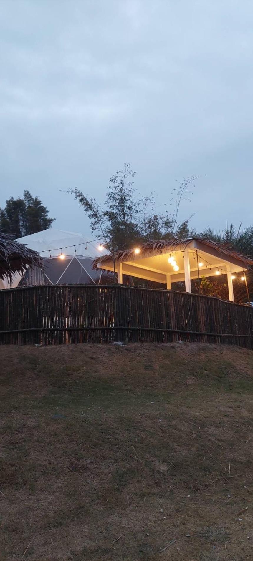 นรดีฮิวล์ รีสอร์ต เขาแผงม้า วังน้ำเขียว Hotel Ban Sap Bon  Buitenkant foto